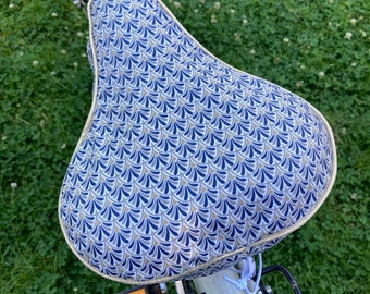 Water-repellent saddle cover