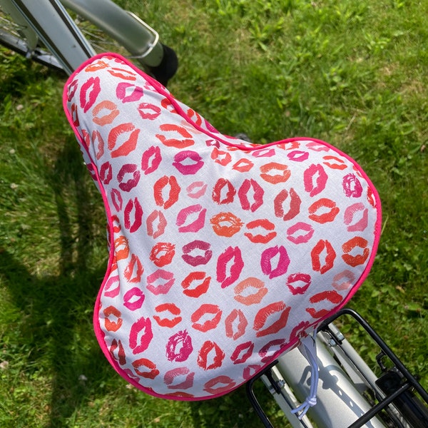 bicycle saddle protection / Water repellent bike seat cover / Sattel Bezug / oilcloth bicycle seat / Sattelschutz wasserabweisend