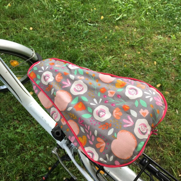 bicycle saddle protection / Water repellent bike seat cover / Sattel Bezug / oilcloth bicycle seat / Sattelschutz