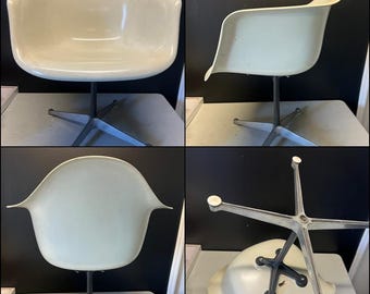Silla original HERMAN MILLER Eames WHITE de fibra de vidrio