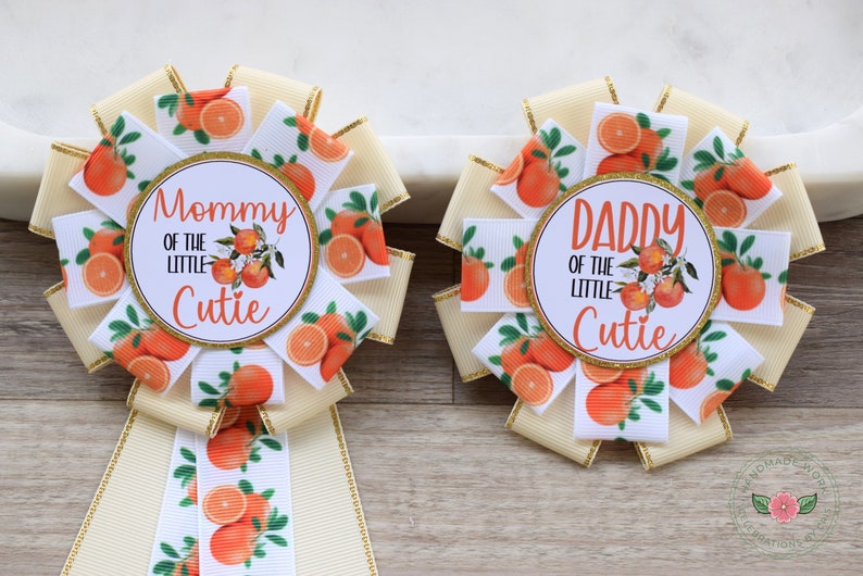Orange Baby Shower, A Little Cutie Is On The Way, Orange Mommy To Be Ribbon Pin, Daddy To Be Ribbon, Orange Cutie Maternity Sash afbeelding 1