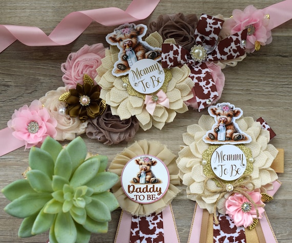 Girl Highland Cow Baby Shower, Pink Tan Brown Maternity Sash, Girl Highland Mommy To Be Pin, Daddy To Be Pin, Girl Highland Cow Corsage Pin