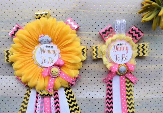 Sunshine Baby Shower, You Are My Sunshine Sunflower Baby Shower, Yellow Pink Flower Corsage Pin, Mommy To Be, Daddy To Be, Sunshine Theme