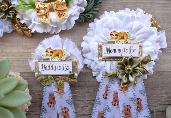 Sloth Baby Shower, Sloth Mommy to Be Pin, Sloth Baby Shower Pin, Sloth Greenery Maternity Sash, Baby Shower, Green White Gold - S0004