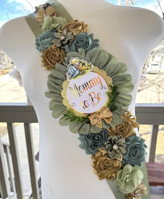 Winnie The Pooh Baby Shower, Winnie Shoulder Sash and Daddy To Be Pin, Classic Winnie Shoulder Sash, Baby Shower Shoulder Sash - S00015