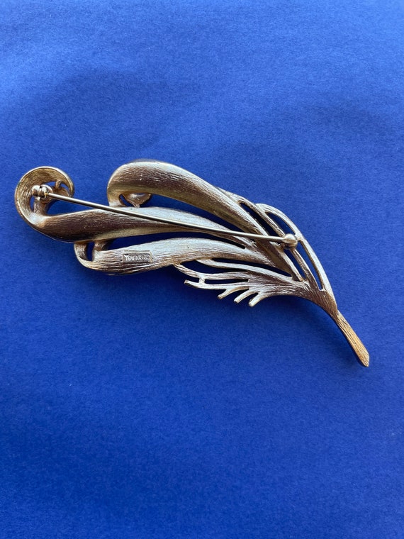 Mid Century Modern Trifari goldtone pin. - image 3