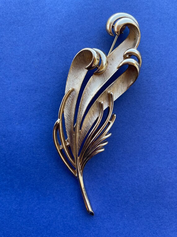 Mid Century Modern Trifari goldtone pin. - image 2