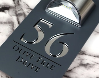 Placa de número de propiedad para puerta, moderna, de mármol, con espejo contemporáneo, gris antracita y luz LED solar (Bellissima F32)