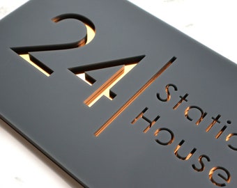 K Smart Sign | Bellissima H2 | Laser gesneden mat donkergrijs RAL7016 &koperen spiegel drijvend huis teken deurnummers plaquette | 300mm x 160mm...