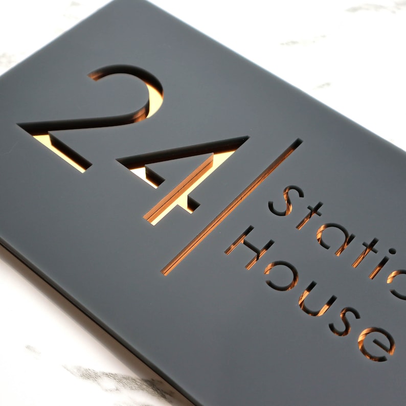 K Smart Sign Bellissima H2 Découpe au laser mat gris foncé RAL7016 & miroir en cuivre Maison flottante Signe numéros de porte Plaque 300mm x 160mm... image 1