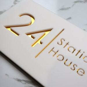 K Smart Sign | Bellissima H2 | Laser Cut Matt White & Gold Mirror Floating House Sign Door Numbers Plaque | 300mm x 160mm…