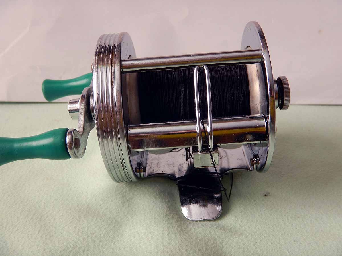 J.C. Higgins 100 vintage fishing reelclassic collectible