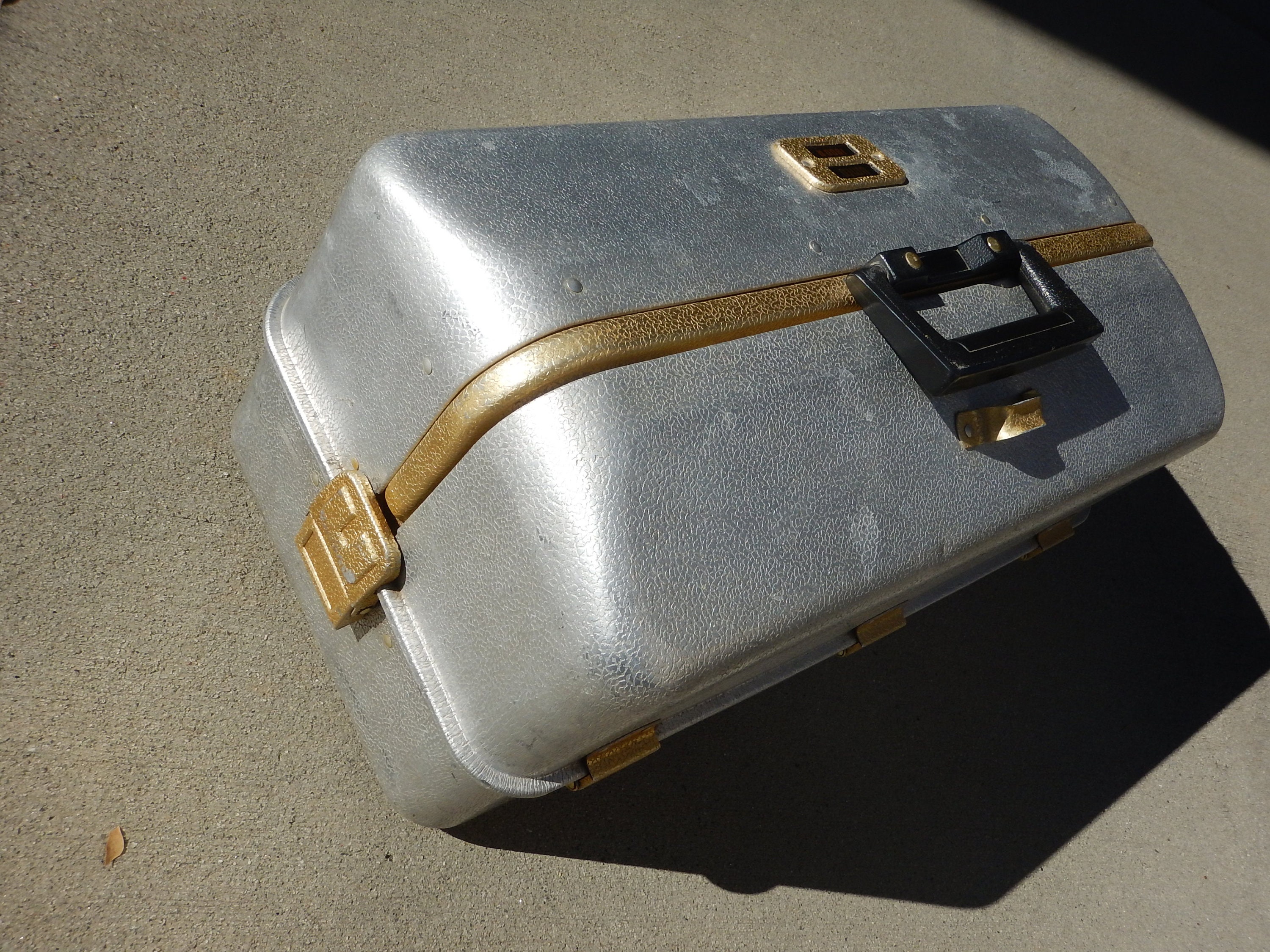 Umco 1000a tackle box Clearance