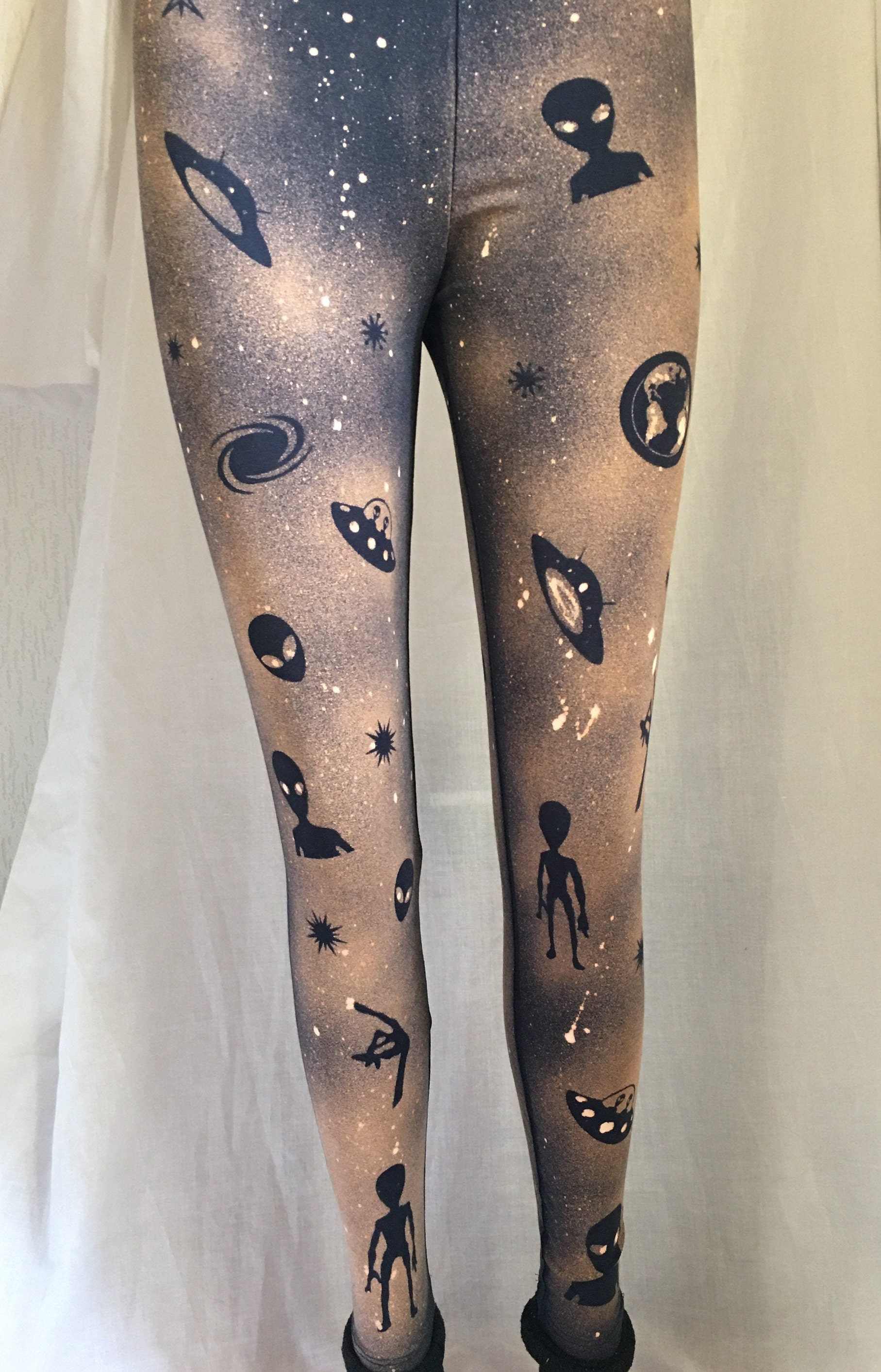 Galaxy Purple Women Leggings, Yoga Outer Space Print Pants Cosmic