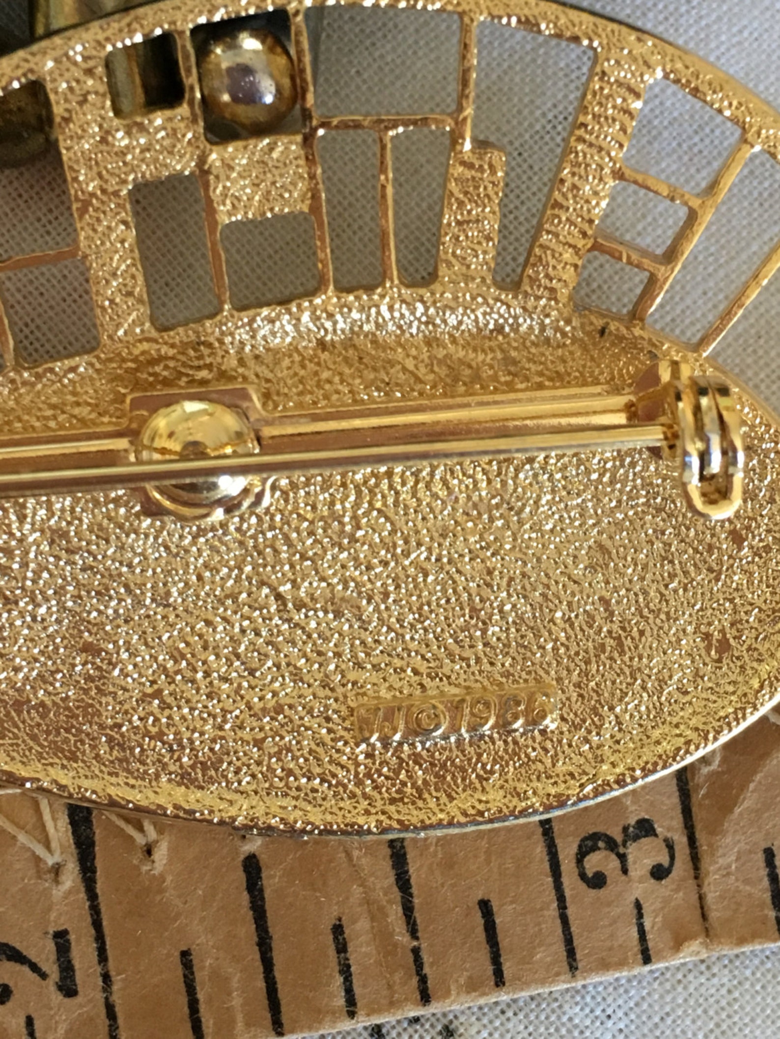 Broche vintage en métal doré (Gebraucht) in Marly für CHF 4 – mit