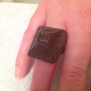 Vintage Bakelite Ring, Carved Bakelite Ring, coffee bean bakelite, carved coffee bean Bakelite ring,  size 5 ring