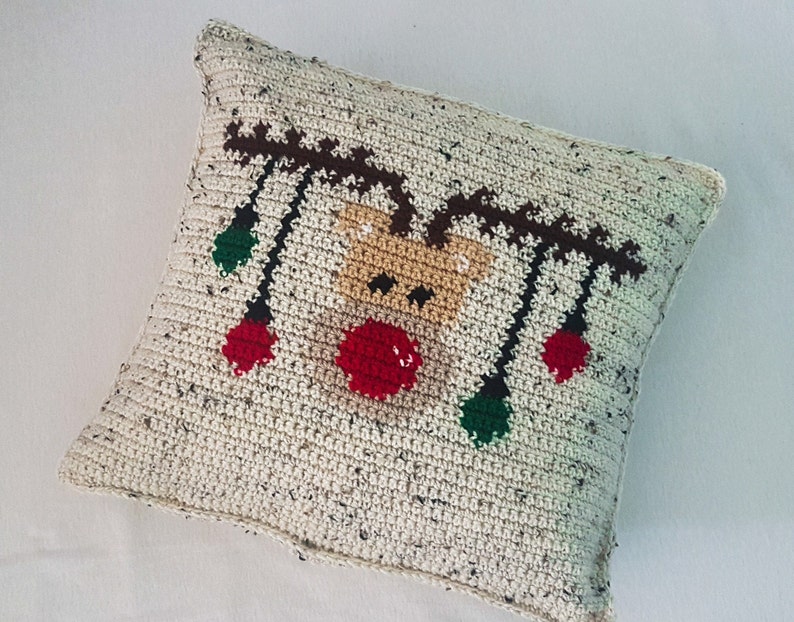 Reindeer Christmas Pillow Pattern image 1