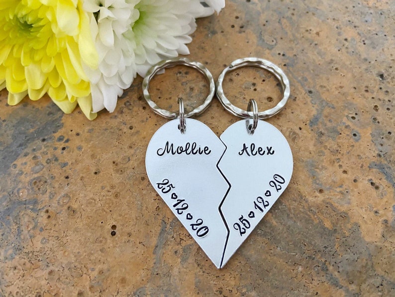 Heart Split Keyrings, Name and Date Keyrings, Hand Stamped, Personalised Keyrings Keychains, Coupless Gift, Boyfriend Gift, Valentine's Gift 