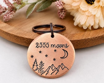 Llavero de cobre del 7.º aniversario, 2555 lunas, regalo de 7.º aniversario para él o ella.