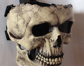 Half skull mask with movable jaw