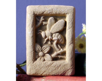Honey Bee Stone for Home & Garden, Bumble Bee Sculpture, Honey Bee Wall Plaque, Bumble Bee Stone Shelf Decoration, Free-standing Honey Bee