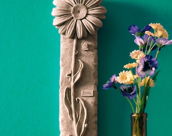 Handmade Daisy Stone Plaque: Butterfly, Caterpillar & Ladybug Garden Decor