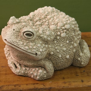 Handmade Grey Toad Sculpture - Stone Look Figurine, 3 Inch Decorative Art Gift, USA Made