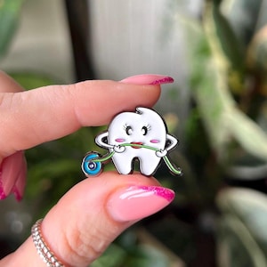 Enamel Tooth Pin, Dental Floss Design, Dentist Gift, gift for dental nurse or dental hygienist