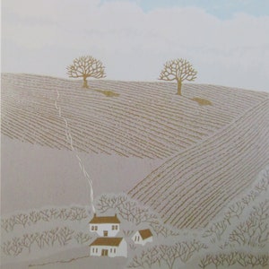 Serenity-wenskaart: boerderij, vallei, geploegde velden, winterbomen