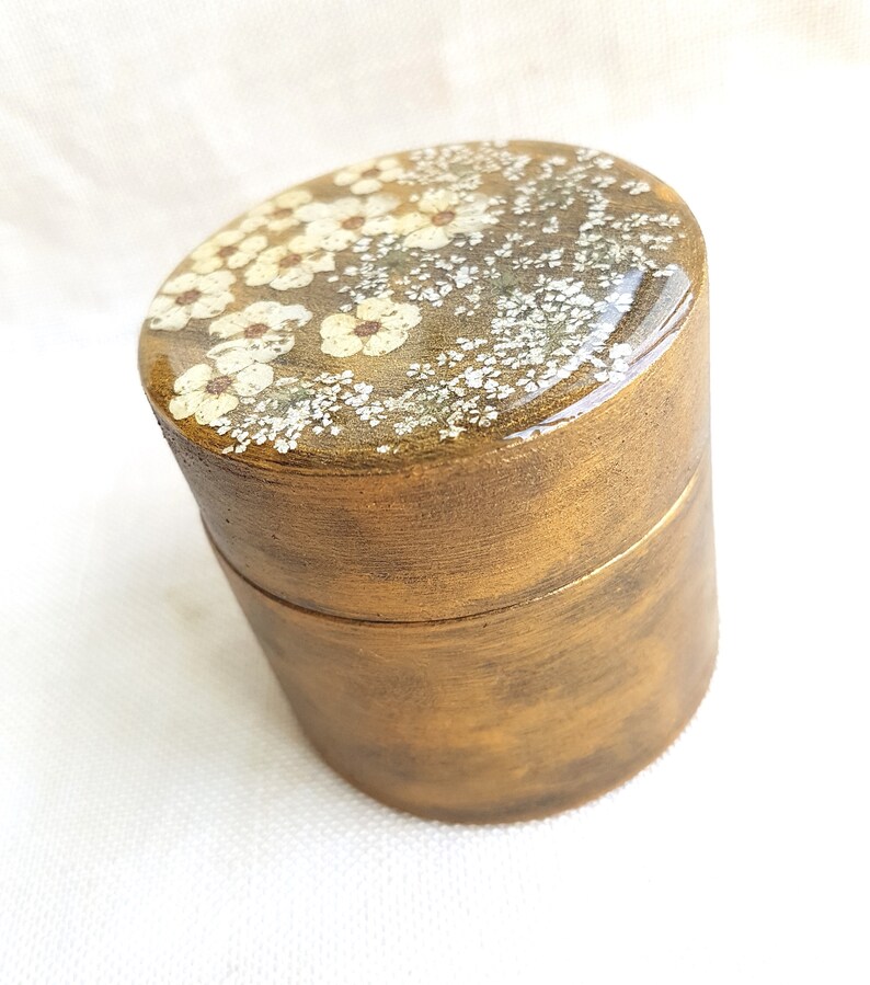 Gift for her Jewelry box with real pressed flowers in resin Engagement gift. Ring box with pressed flowers Jewelry box Unique gift