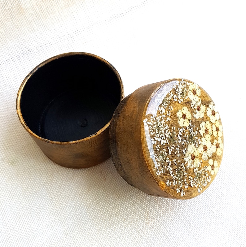 Gift for her Jewelry box with real pressed flowers in resin Engagement gift. Ring box with pressed flowers Jewelry box Unique gift