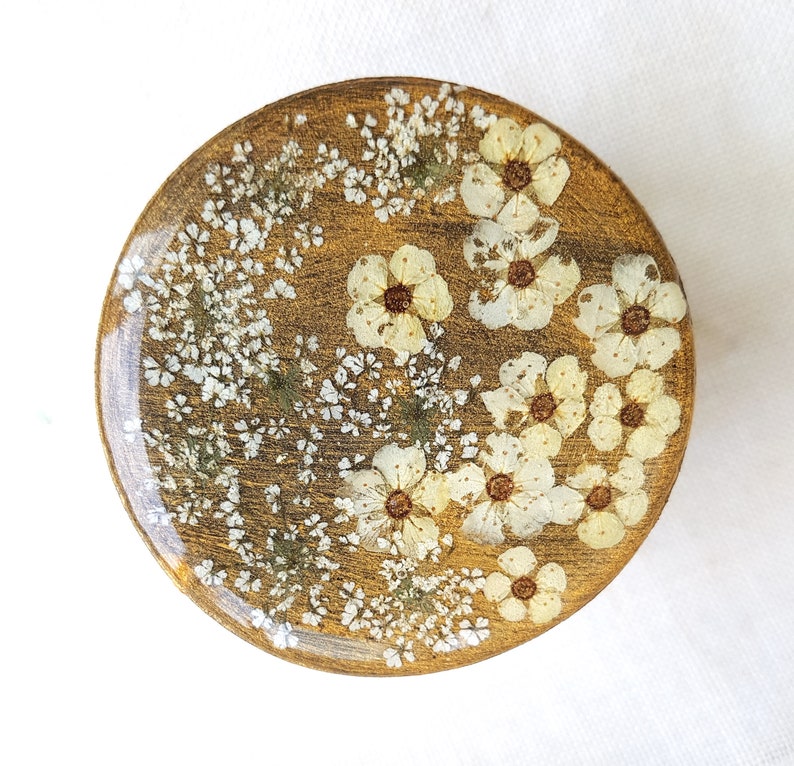 Gift for her Jewelry box with real pressed flowers in resin Engagement gift. Ring box with pressed flowers Jewelry box Unique gift