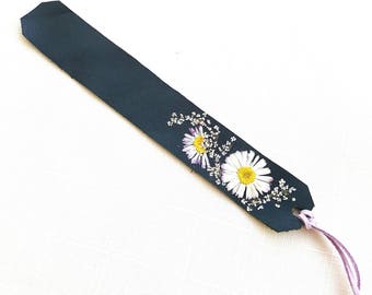 Leather Bookmark with Real Pressed Flowers, Book Lover Gift, Reader Gift, Bookmark, Handmade leather Bookmark