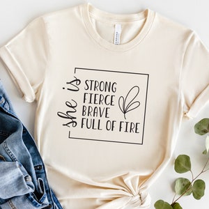 Sie ist stark heftige mutige voller Feuer svg, starke Frauen svg, Girl Power, feministische Shirt, Mama Shirt, Work Out svg, Cricut Silhouette-dxf,png