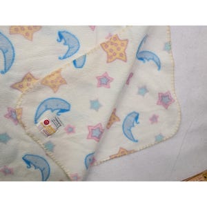 Stitch Home Baby Blanket Moons Stars Fleece Celestial White Blue Pink Yellow Bild 2