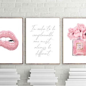 impression parfum chic, art mural de mode, affiche à lèvres roses, impression parfum, citation grise paris, ensemble de 3,décor de vanité, décoration de chambre, télécharger imprimer