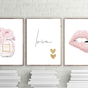estampados de perfume, póster de labios rosas, impresión de amor, arte mural de moda, arte rosa y dorado, póster para siempre, conjunto de 3, descarga digital, decoración de tocador