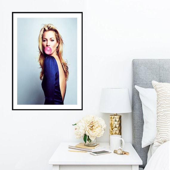 Kate Moss Bubble Gum Print, Fashion Model Wall Art (digital