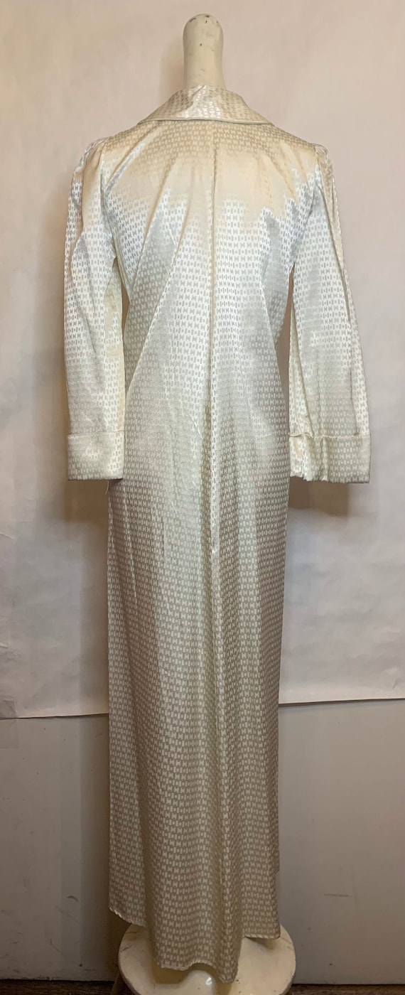 Early 40s Dressing Gown - image 3