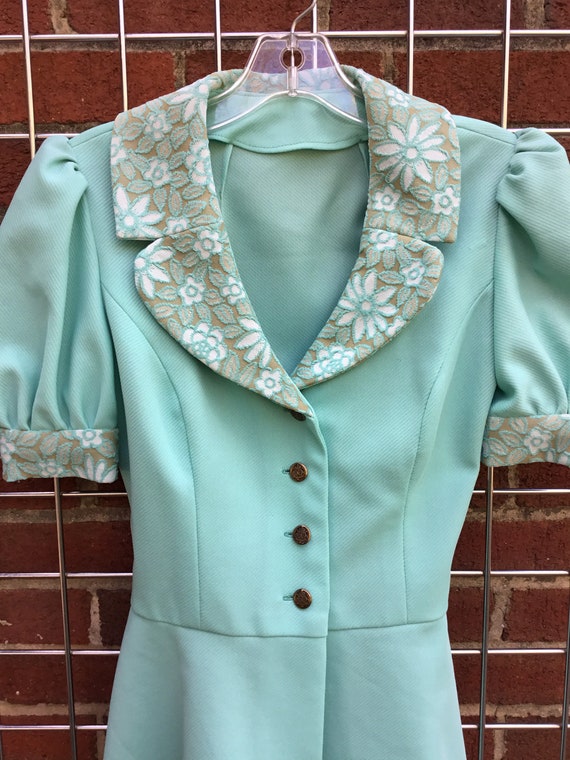 Cute turquoise jacket flower collar and tie