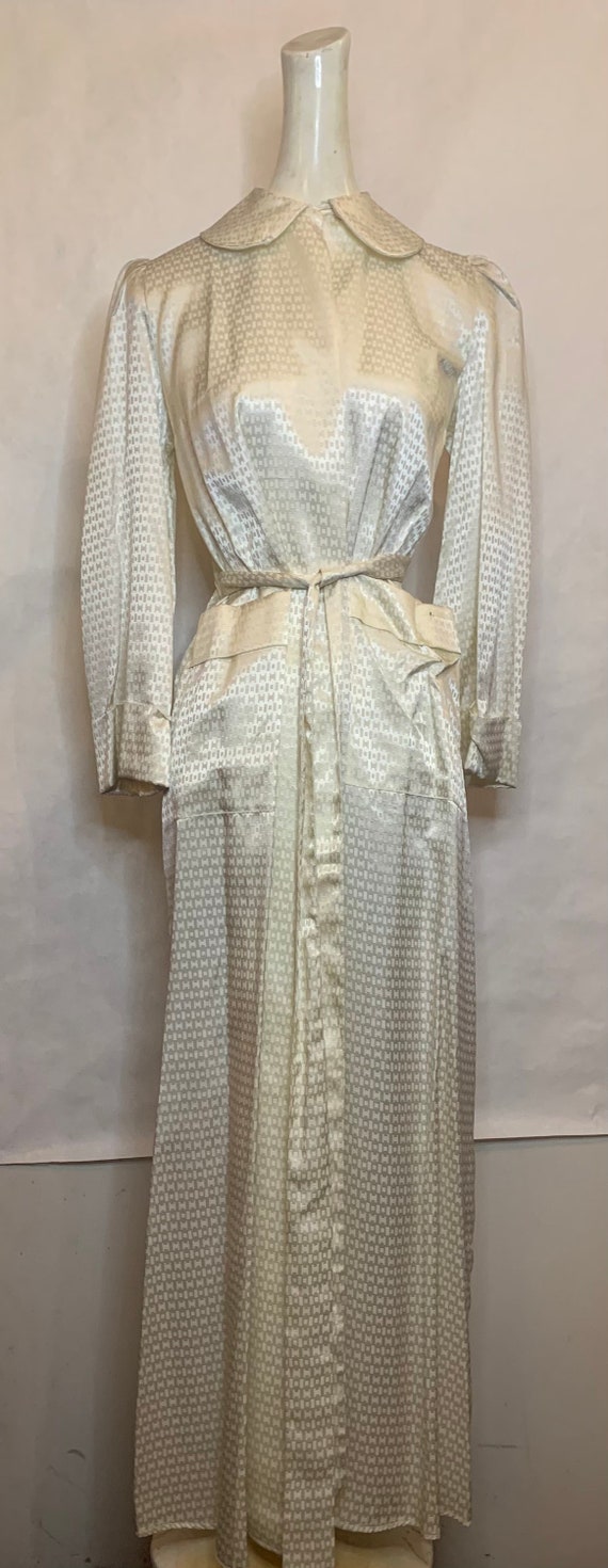 Early 40s Dressing Gown - image 2