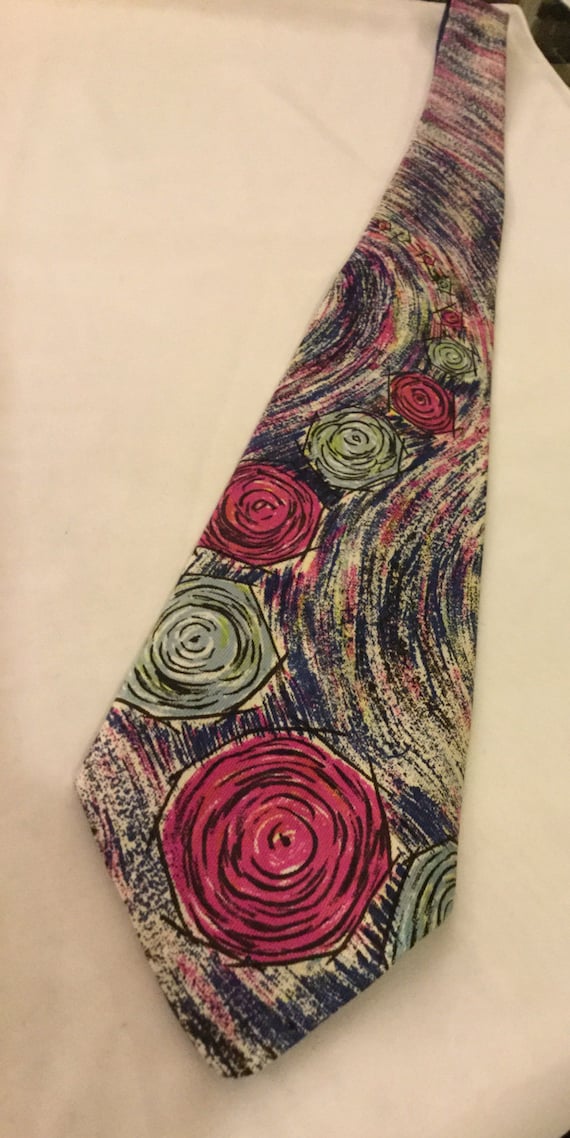 1940's wide tie With abstract images