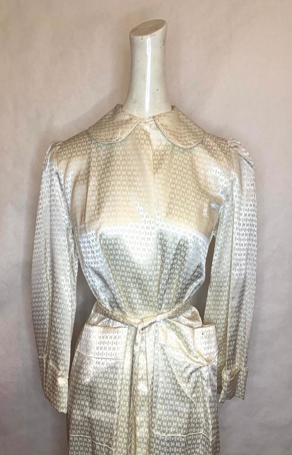 Early 40s Dressing Gown - image 1