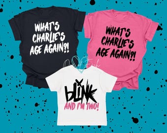 ¡Parpadea y ya tengo dos! ¿Qué edad [personalizada]? Conjunto de body/camiseta de banda emo para la familia a juego.