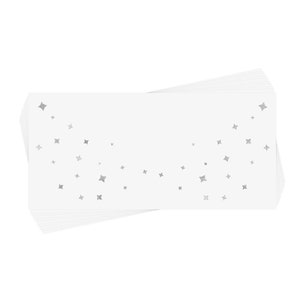 以下が含まれることがあります： 表面に散らばった銀色のキラキラした星のデザインが施された白いカードの束