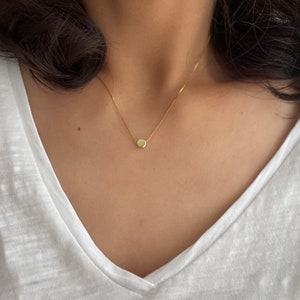 Collier en plaqué or sur argent avec petit pendentif rond Collier géométrique minimaliste Collier empilable Cadeau image 4