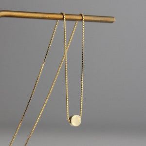 Collier en plaqué or sur argent avec petit pendentif rond Collier géométrique minimaliste Collier empilable Cadeau image 5
