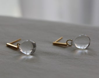 Pendientes de lágrima de vidrio transparente con empuje hacia atrás chapado en oro sobre barra de plata Pendientes minimalistas esenciales Regalo