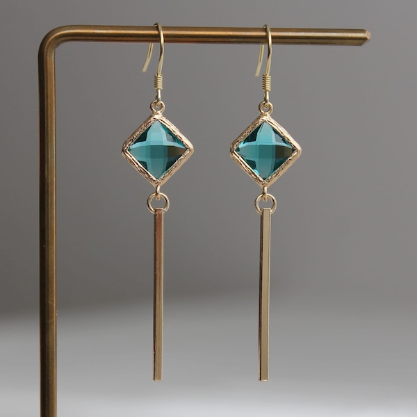 Vergoldete Stab mit smaragdgrünen Glasperlen Ohrringe Geometrische Ohrringe