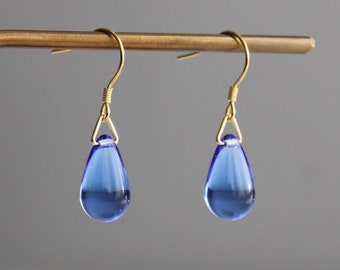 Boucles d'oreilles goutte d'eau en verre bleu saphir Boucles d'oreilles minimales de tous les jours Cadeau